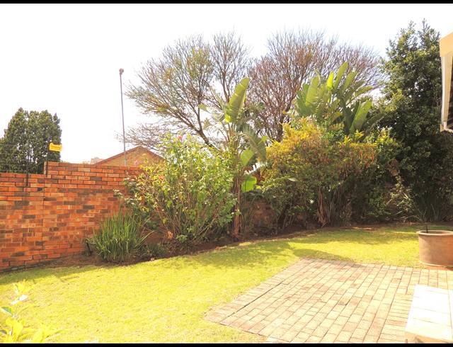 3 BEDROOM TOWNHOUSE FOR SALE IN WILGEHEUWEL